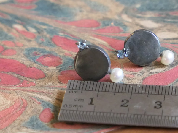 Mini Sculpture Earrings with Pearl and Blue Topaz