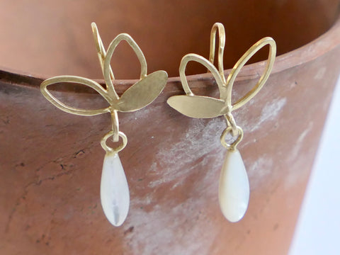 Retro Earrings with Shell Drop
