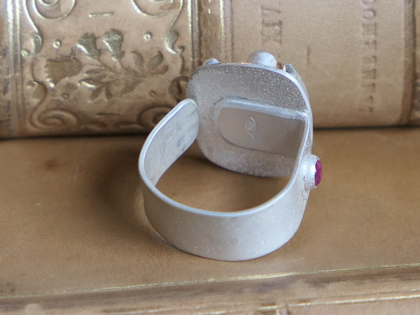 Black and White Cat Ring