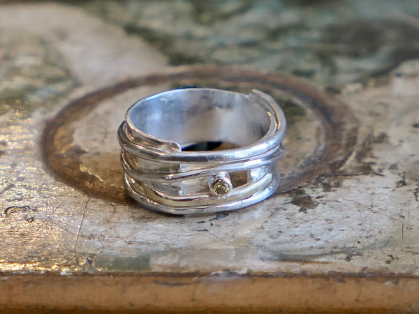 Misu Ring with Golden Sapphire