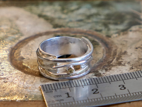 Misu Ring with Golden Sapphire