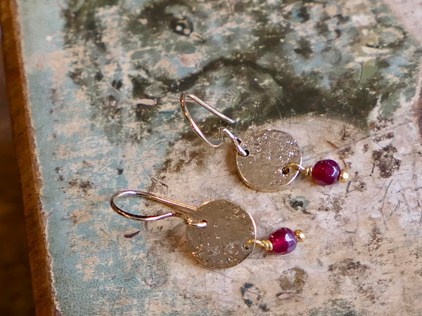 Mini Harmonia Earrings with Garnet