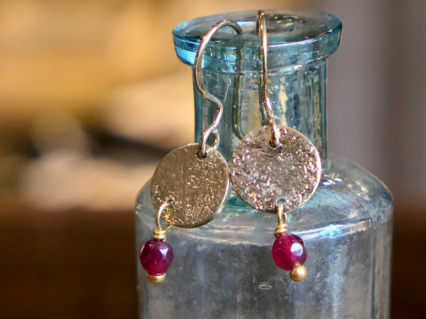 Mini Harmonia Earrings with Garnet