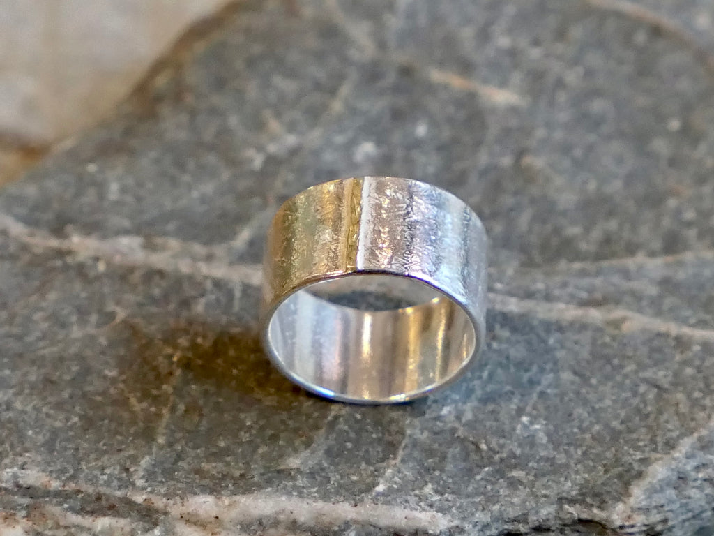 Monolith Ring with 18ct Gold Seam