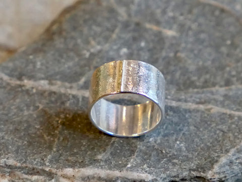 Monolith Ring with 18ct Gold Seam