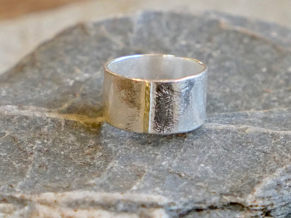 Monolith Ring with 18ct Gold Seam
