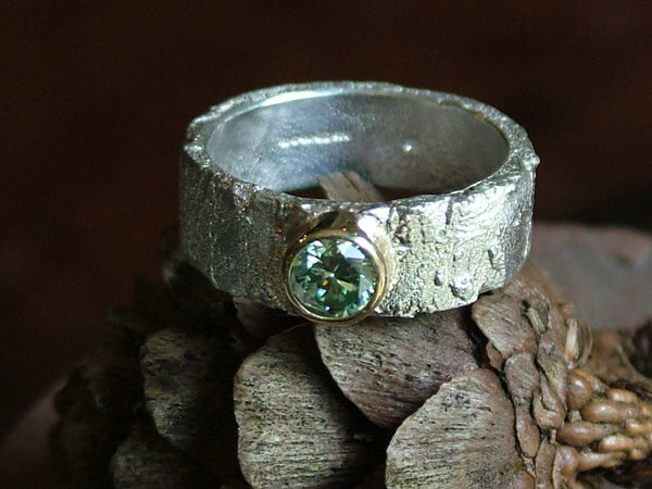 Rivda Ring with Moissanite