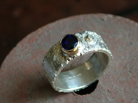 Rivda Ring with Blue Sapphire and Diamond