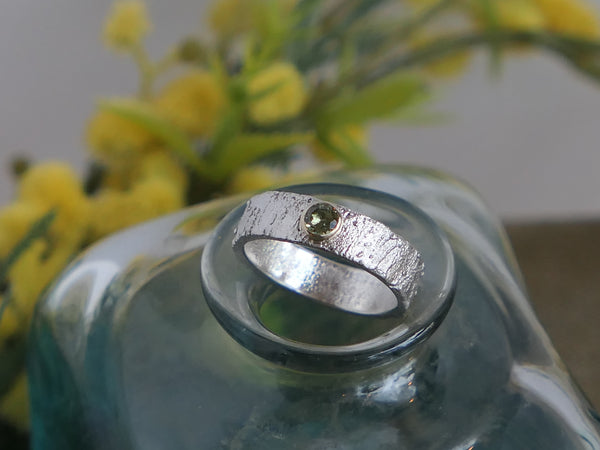 Rivda Ring with Green Sapphire