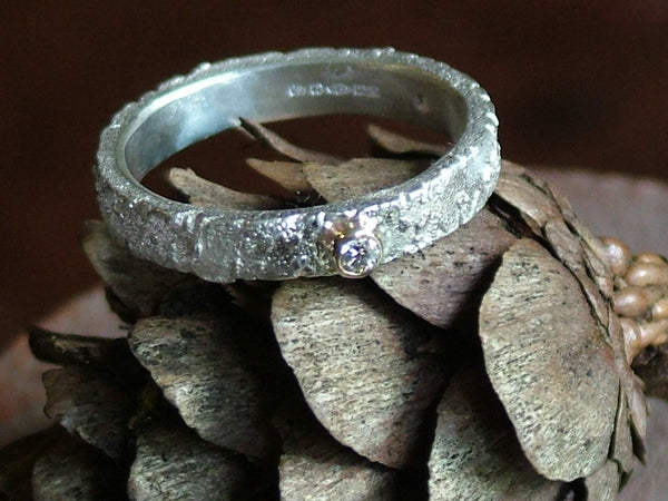 Rivda Ring with Diamond