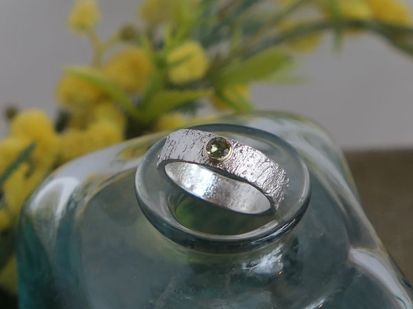Rivda Ring with Green Sapphire