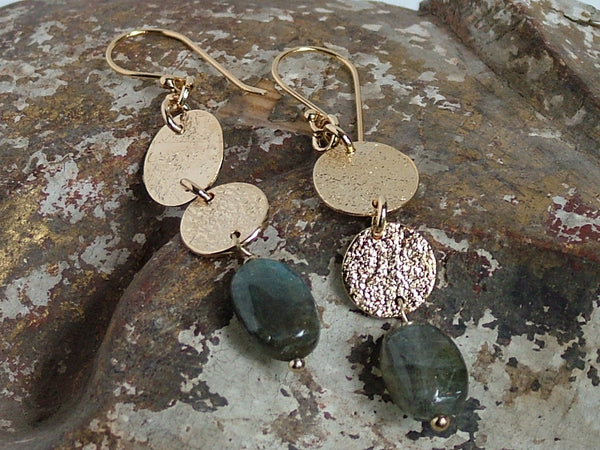 Harmonia Earrings with Labradorite Pebble