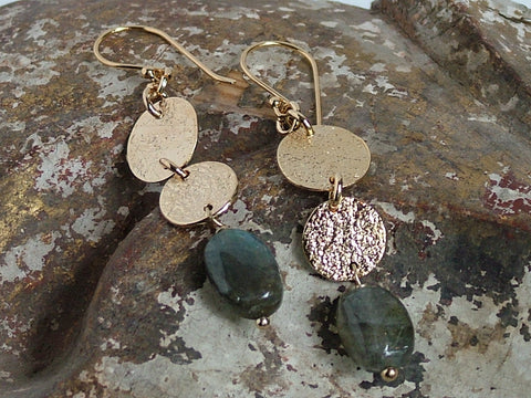 Harmonia Earrings with Labradorite Pebble