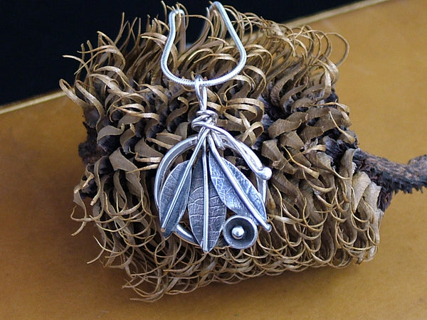 Small Three Leaf Pendant