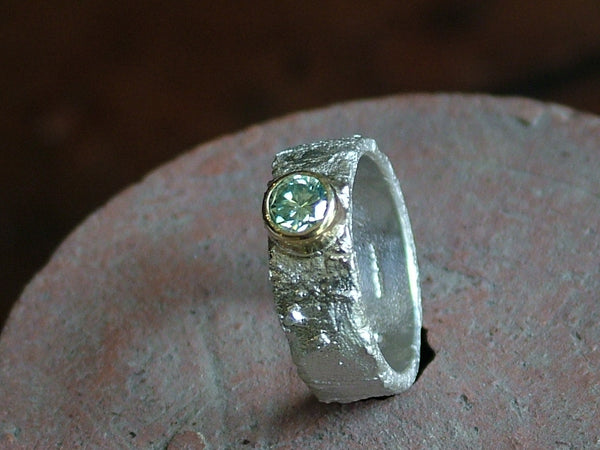 Rivda Ring with Moissanite
