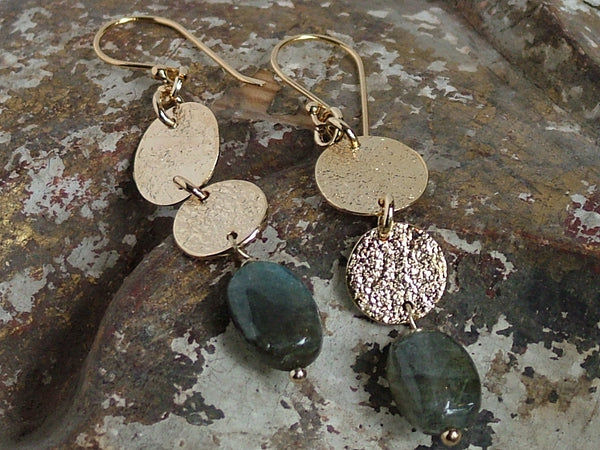 Harmonia Earrings with Labradorite Pebble